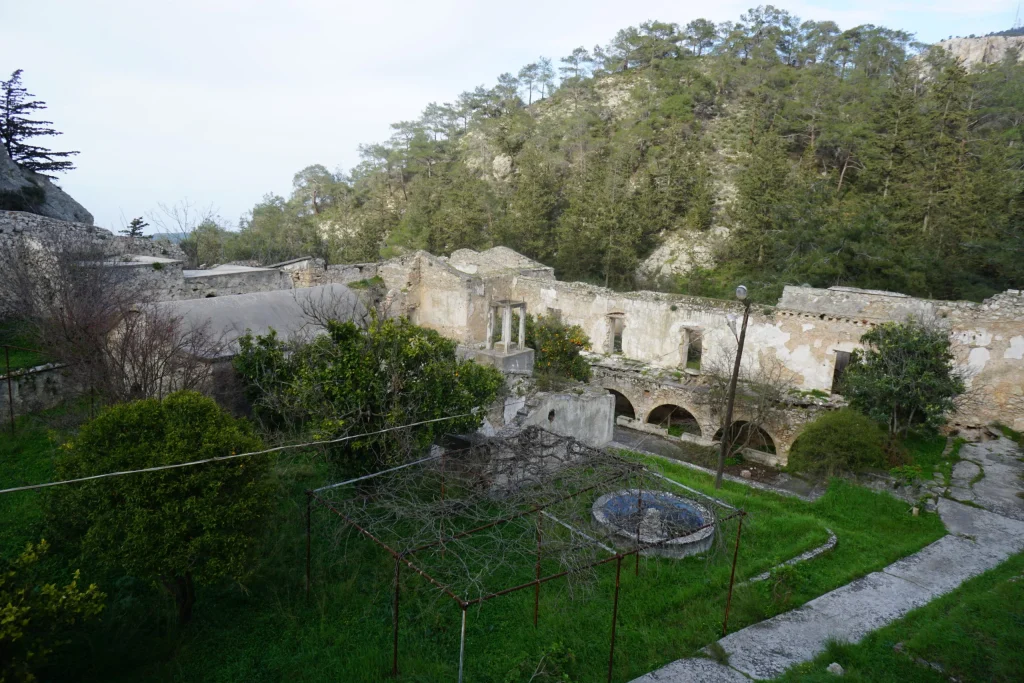 Ermeni Manastırı